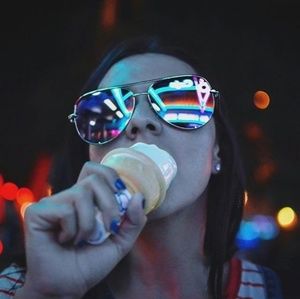 Quay x Desi Perkins High Key Sunglasses - Black